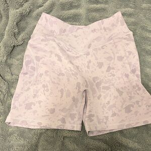 Alphalete Women's Athletic Bra and Shorts in Light Purple Pattern